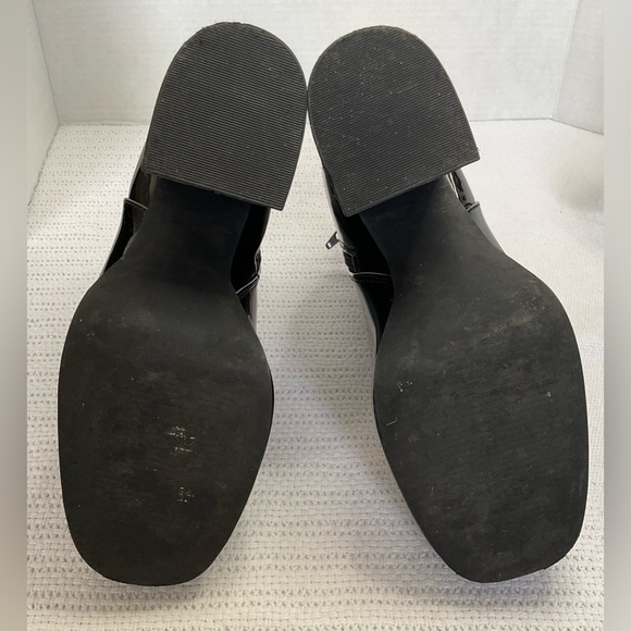 Journee Collection Black Chunky Heel Ankle Boots - Picture 9 of 10